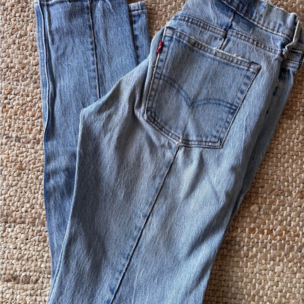 Altered Light Wash Levi’s 501 skinny jeans